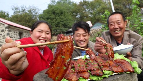 胖妹她也不想瘦，又炖上5斤把子肉，老爸吃的嘴角流油，真过瘾_高清
