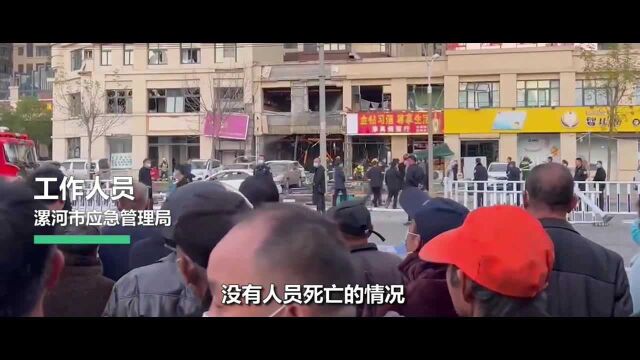 河南漯河一商铺燃气罐疑发生爆炸,目击者:路对面行人被冲倒