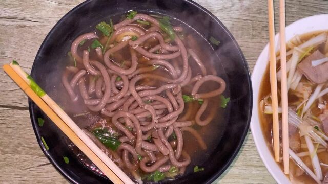 饸饹面~你知道这个是哪里的特色美食吗?