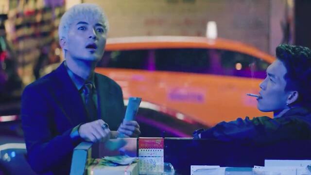 白毛哥走路从不抬头鞠躬从不低头霸气出场02白毛人狠话不多歌曲醉里