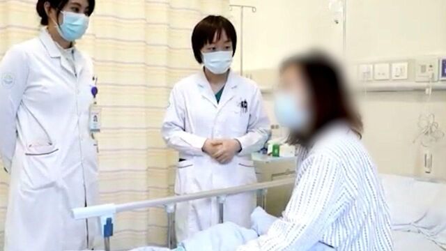 女白领头痛站不住查出大脑漏积液,医生用该女子自身血液堵上漏点