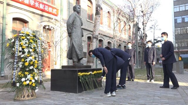 缅怀钱学森前辈 北京师大附中学生为钱老献上自创诗歌和挽联