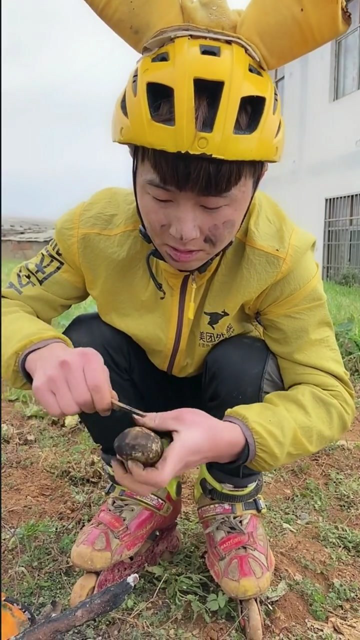 02:14洋芋就是土豆,土豆就是洋芋你认不得葛疯狂外卖小哥914次播放