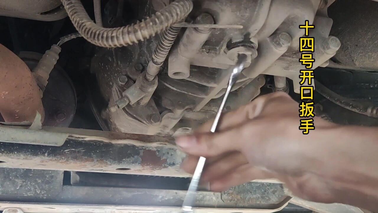 国产神车五菱宝骏手动变速箱油更换 面包车手动挡换油方法_腾讯视频