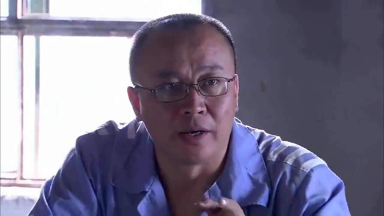 大漠高墙:徐利群副市长入狱,狱警找到徐利群帮忙,为媳妇找工作