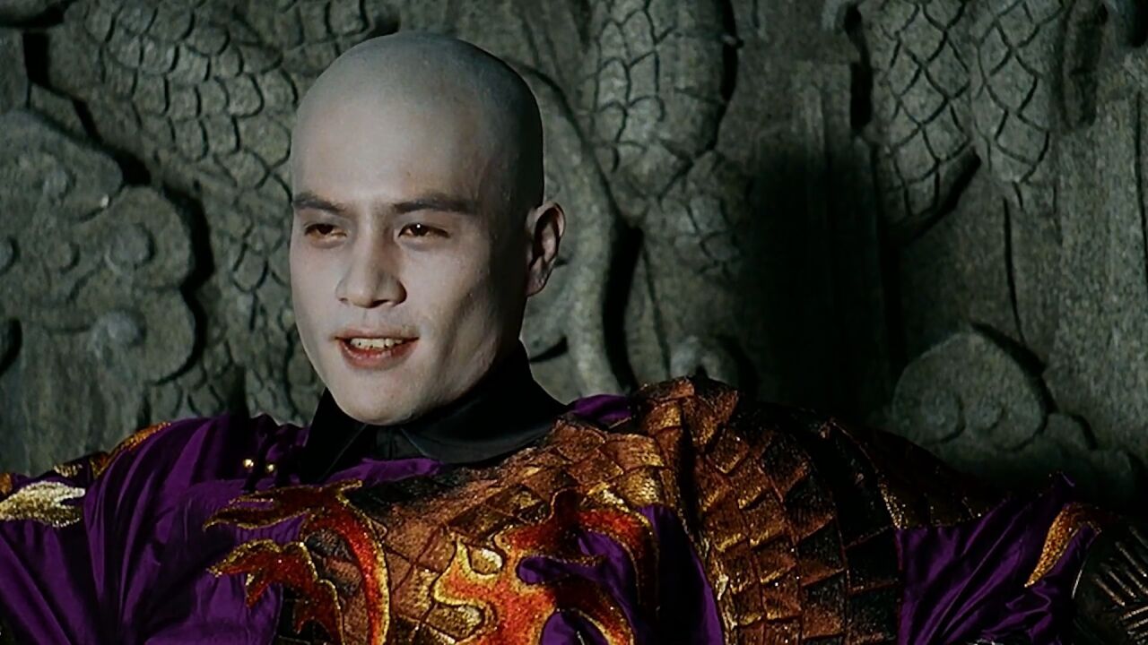 苏灿最终打败了袁烈,可却失去了小英