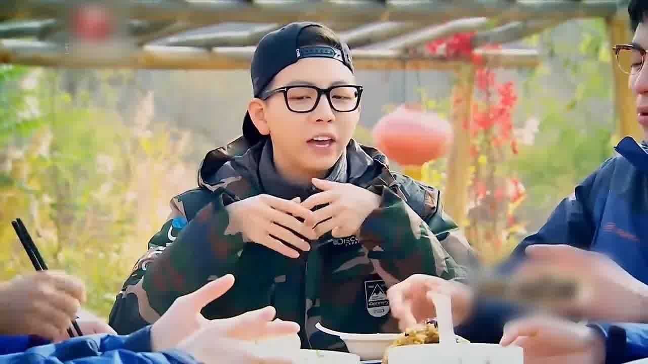 胡夏开车去宁夏自驾游,峡谷河道地势险峻,危险系数有点高