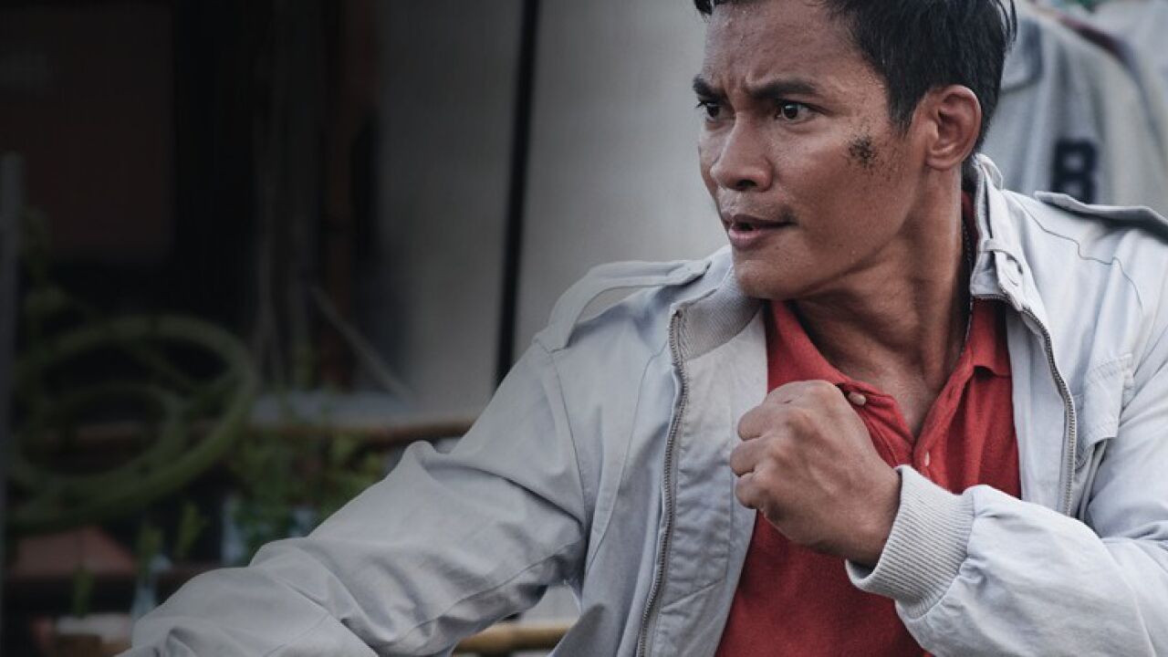 托尼贾天台吊打"猪肉姥",展示旋风腿,泰拳等,动作行云流水帅翻.