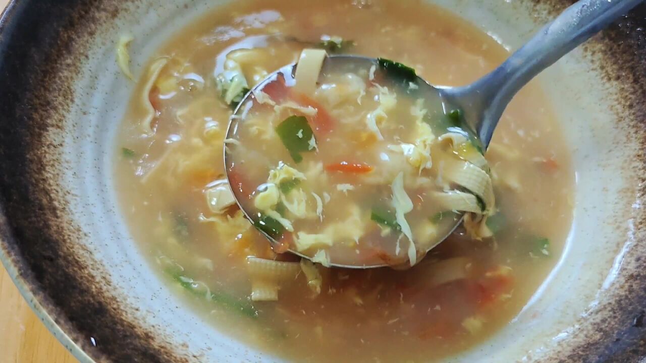 每次回家老妈必做的面筋汤,连喝两碗,最爱的美食!