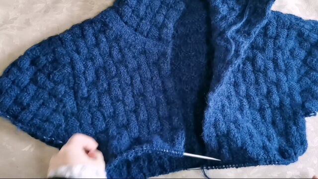 燕子爱编织(毛线编织教程):从上往下连帽开衫毛衣有喜欢的姐妹吗配上