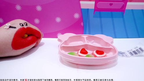 大嘴巴糖果屋系列：今天和果果玩糖果转盘游戏，每个糖果的味道都不一样