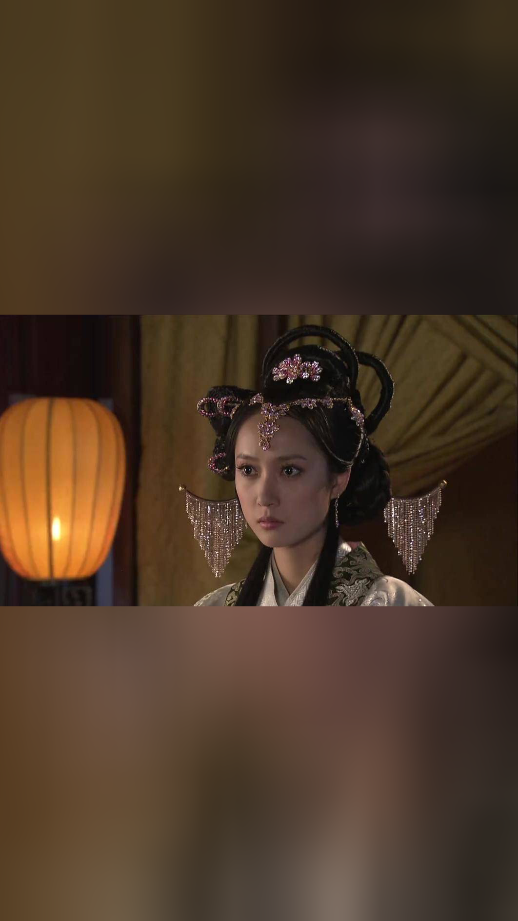 大明嫔妃之长门怨龚妃表面是心疼梅儿的不争,实则是挑拨离间,分裂她们