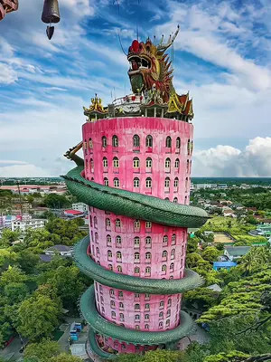 泰国zui神秘的"龙庙"身被巨这座寺庙的建筑个来历至今成谜无人知晓.