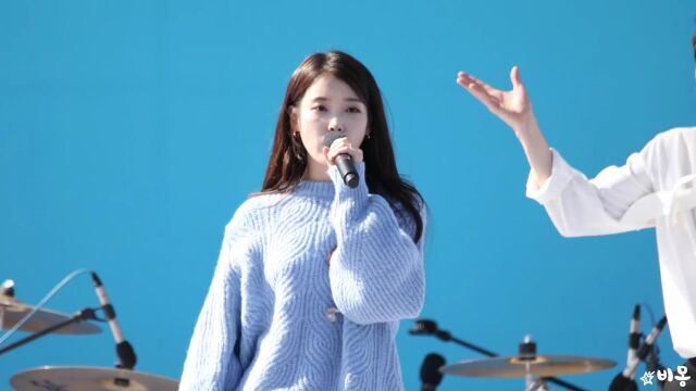 180930 아이유(IU) 좋은날 + 너랑나 + 금요일에만나요 + 너의의미 [삼성카드홀가분마켓]