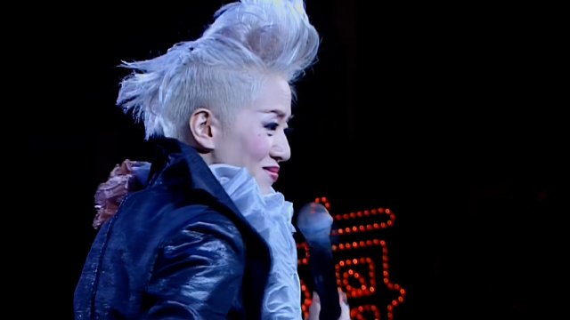 梅艳芳《 抱紧眼前人》,2002极梦幻演唱会