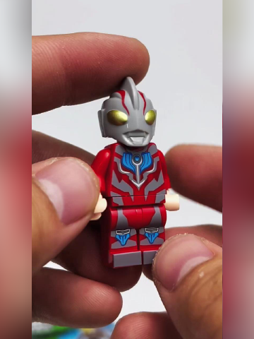 蓝色玩具盲袋, 这奥特曼怎么看着有点别扭