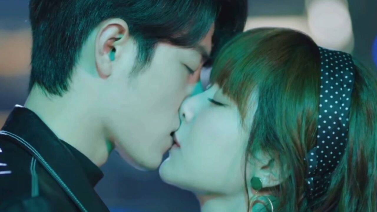 肖战和杨紫的吻戏大合集 真的超级超级甜!_腾讯视频