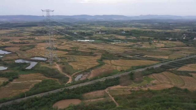 (电视通稿ⷥ›𝥆…ⷧ侤𜚩湖北荆门至武汉1000千伏特高压交流输变电工程全线贯通