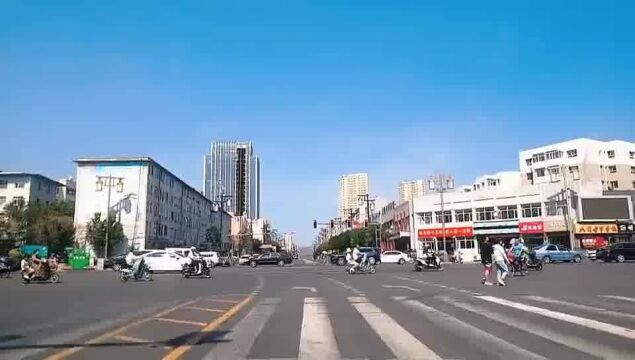 大同市静默管理前,各个路口车水马龙,一曲《大同蓝》大同加油.