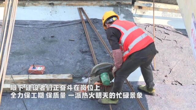 江苏徐州:假期坚守岗位 铆足干劲保工期