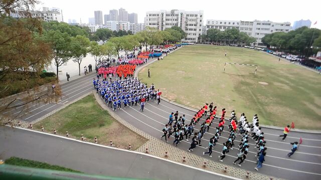 2016年学校跑操比赛,老校区的柏油操场,五颜六色的班服!