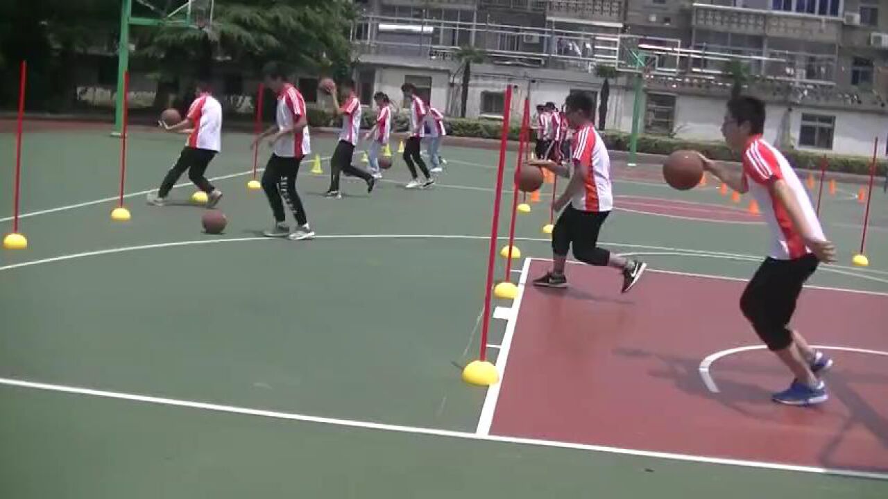 初中篮球体育课_高清