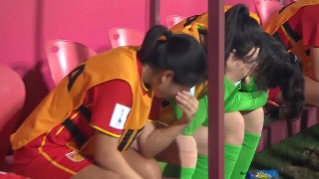 昂首离开!U17女足世界杯出局赛后中国女足众将都哭了,黄嘉欣拼到站不起来