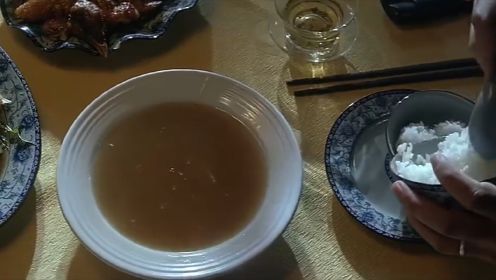 影视真香吃鱼翅：刘青云吃鱼翅捞饭，刘德华鱼翅吃的狼吞虎咽！