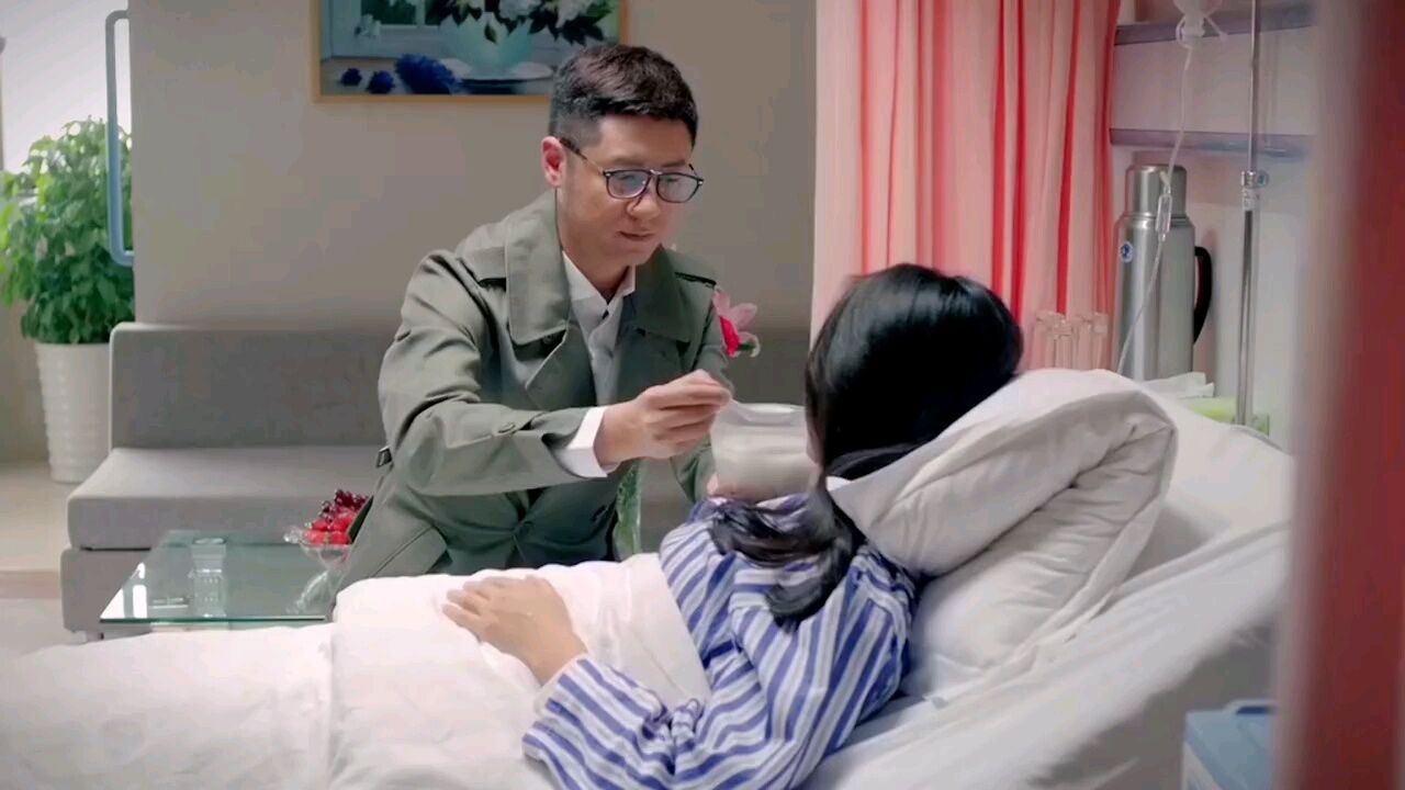 丈夫不顾妻子感受照顾生病的前任,不知悔改,妻子忍无可忍提出离婚_腾讯视频