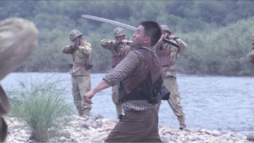 影视：神枪手枪法精湛，刀也玩得出神入化，一招飞象过河全身而退