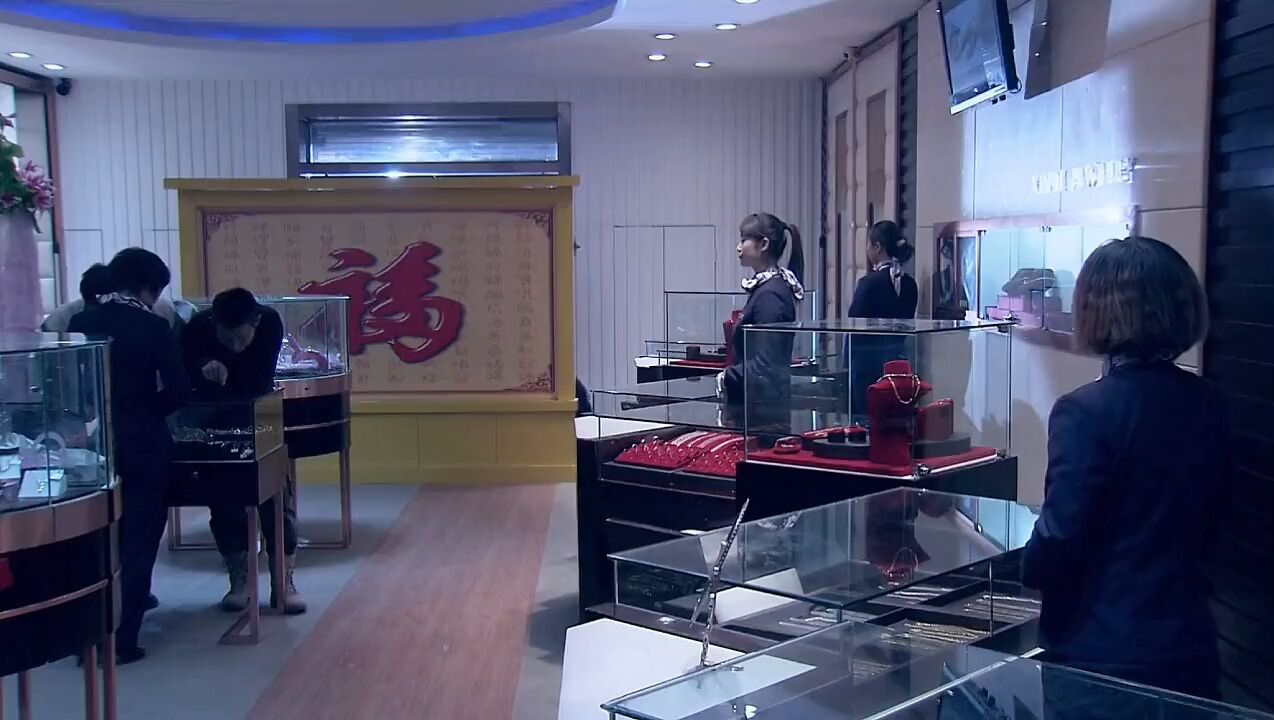 第一目标精彩速看_第35集通缉犯冒险抢劫金店,没想到却遇到黑吃黑!_高清1080P在线观看平台_腾讯视频