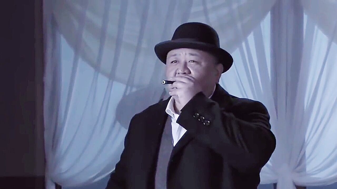 杜马找到燕双鹰,一同前往蕴藻浜鹰哥加入光复社第一次任务就失败