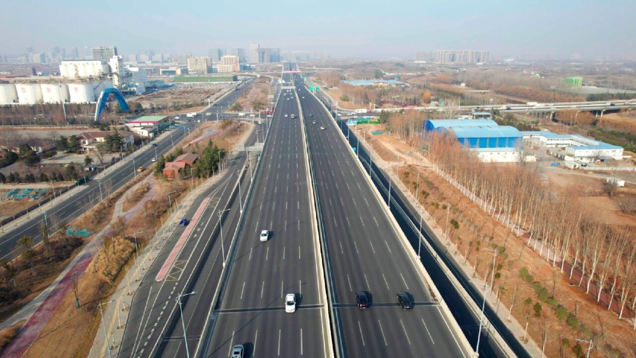 航拍郑州市经开区东四环美丽冬日街景景色