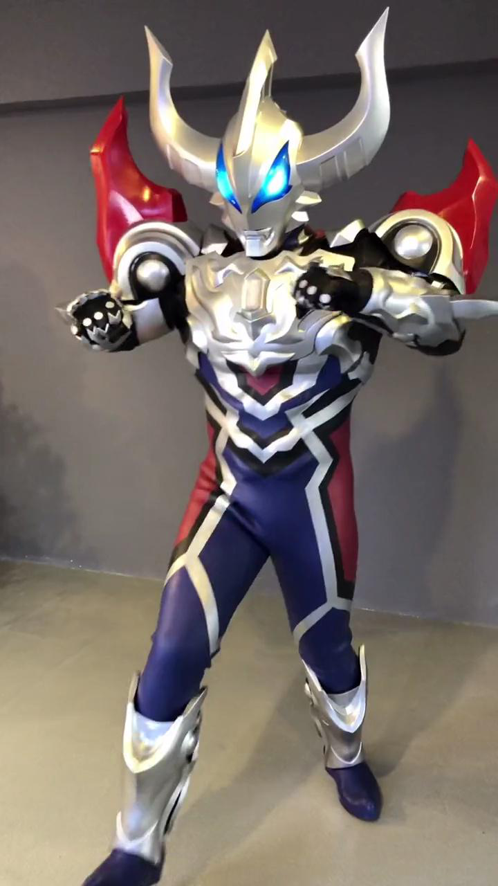 捷德奥特曼豪勇形态皮套试穿