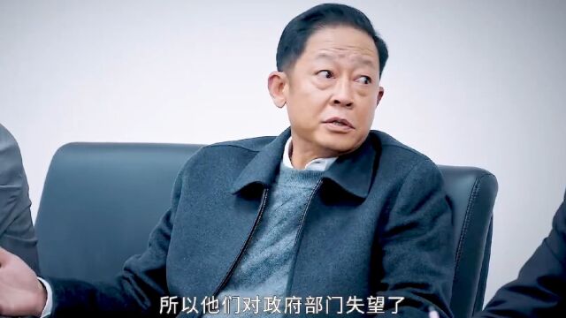 环保局长不处理水污染被民众泼冷水又遭市长补刀,太尴尬了