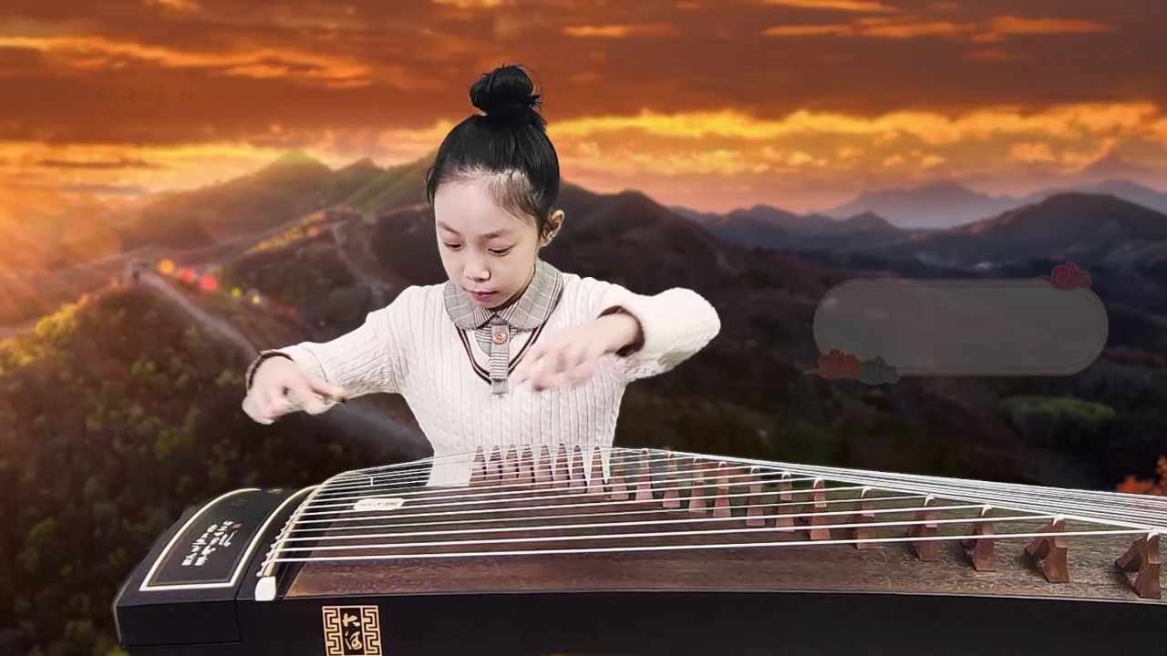 哈尔滨龙江筝社古筝学校学员演奏《战台风》