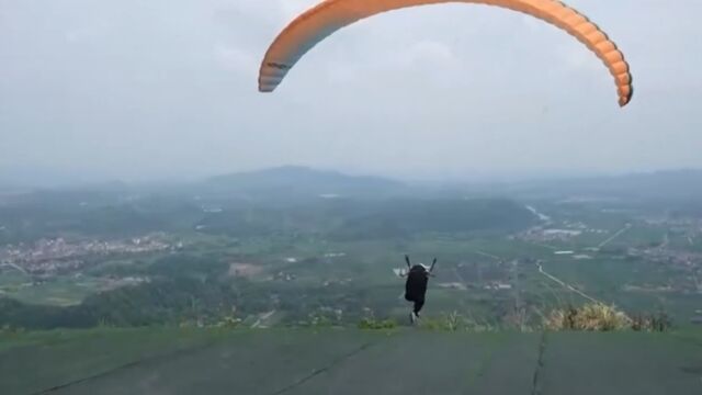 滑翔伞虽是航空运动,但它只有一部分“极限”玩法