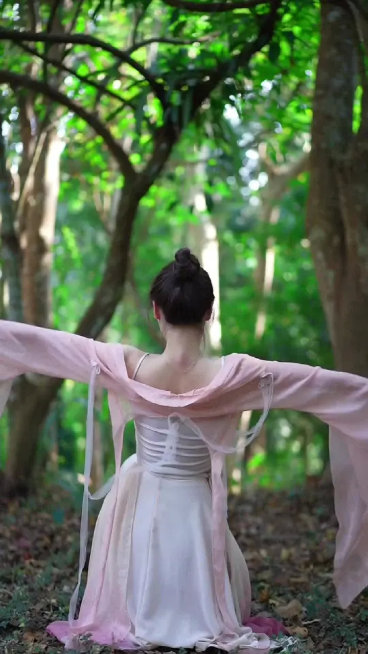 汉服 #美女 #古典舞 #大长腿 #女性独舞 #唯美舞蹈 #古风舞蹈