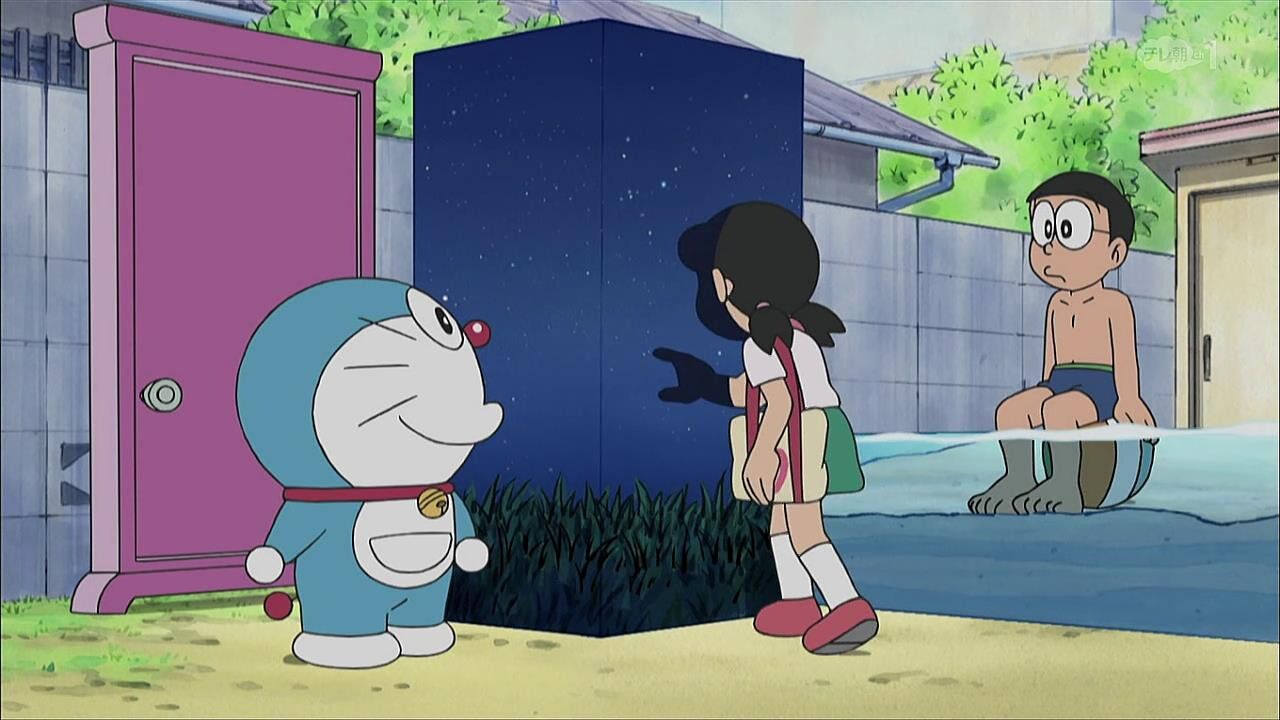 哆啦a梦:静香在大雄家院子里换泳衣,没想到小丑竟是大雄自己