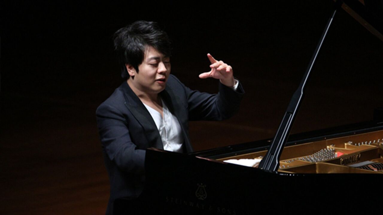 郎朗伦敦火车站演奏《野蜂飞舞》,外国人纷纷驻足围观惊叹不已