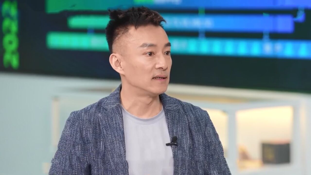 央视主持亚宁罕现身,离职后成百亿霸总,计划拍电影版《狂飙》