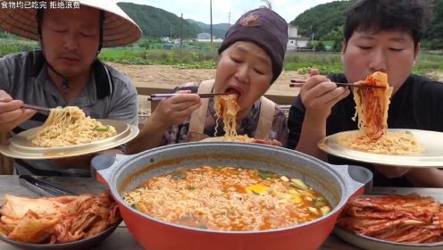 韩国农村大胃王吃泡面在中国爆红，靠吃播年入千万