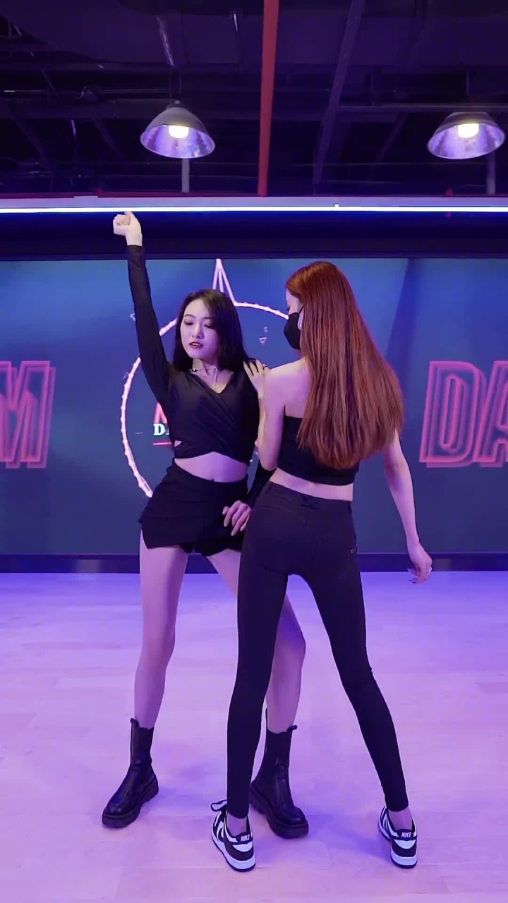 和姐妹跳舞很开心#双人舞#something#闺蜜舞@millennium红房子@拼命珊