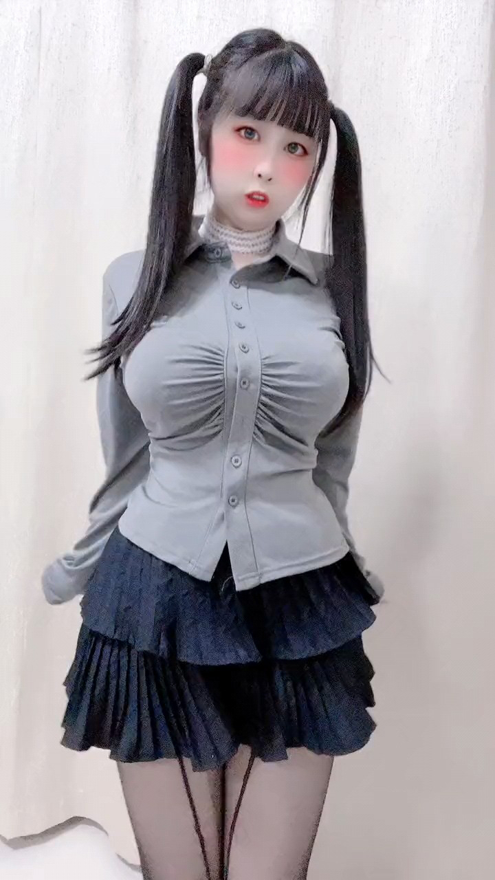 双马尾御姐,蹦蹦跳跳,黑丝大长腿