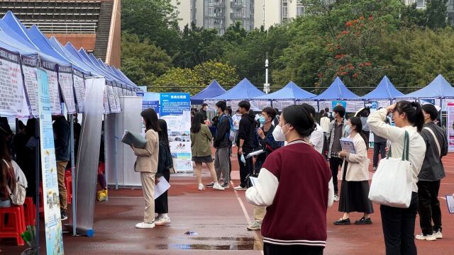 广东省大型现场招聘会火热开启:440多家企业携2万余个岗位揽才