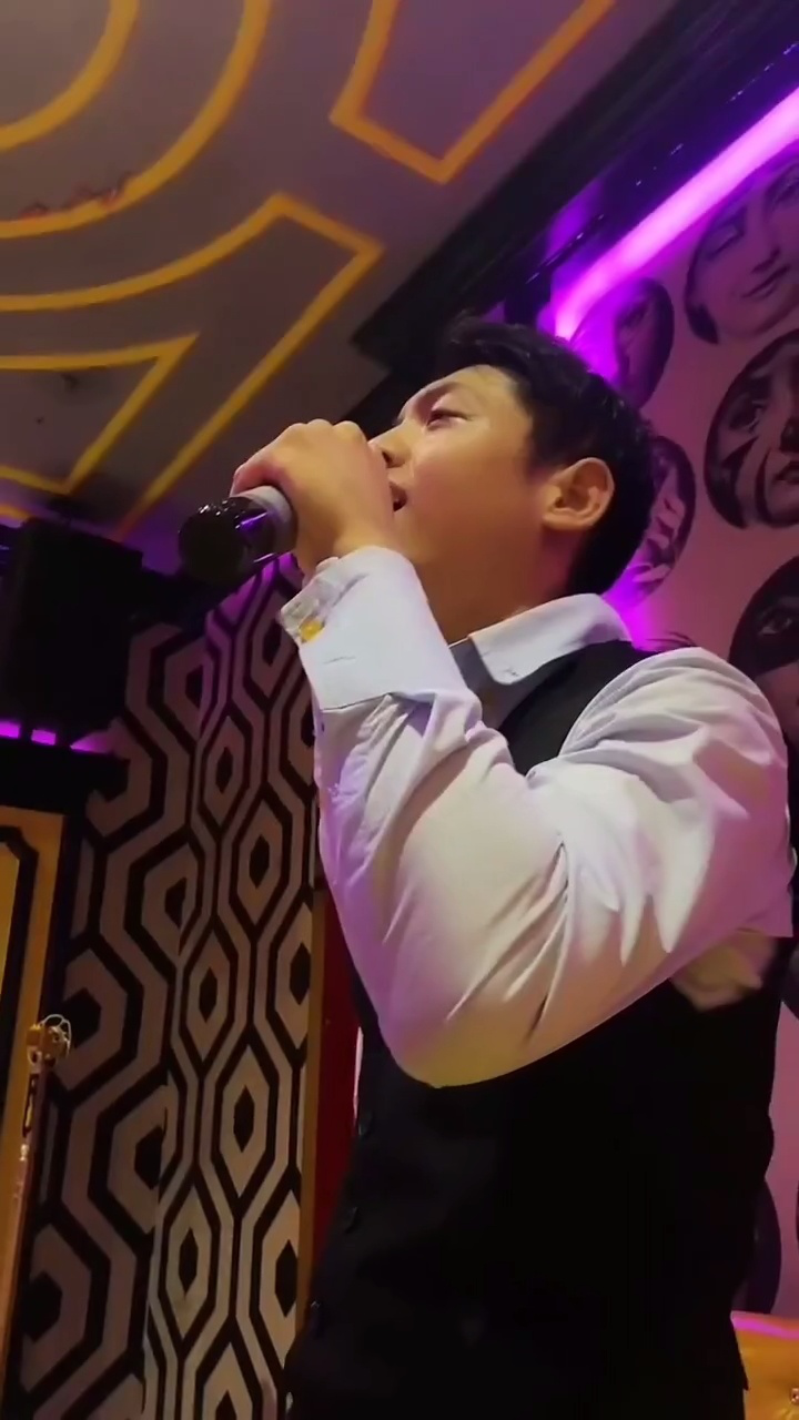 赵东阳 在ktv也能唱出不一样的味道不愧是歌手  超级好听呦