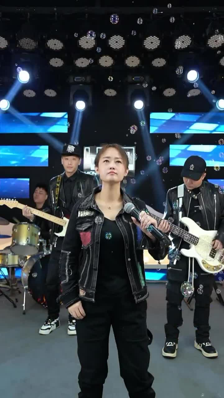 现实中哪有那么多绝对的公平跟黑白! 乔艳艳新歌 北上广的我们