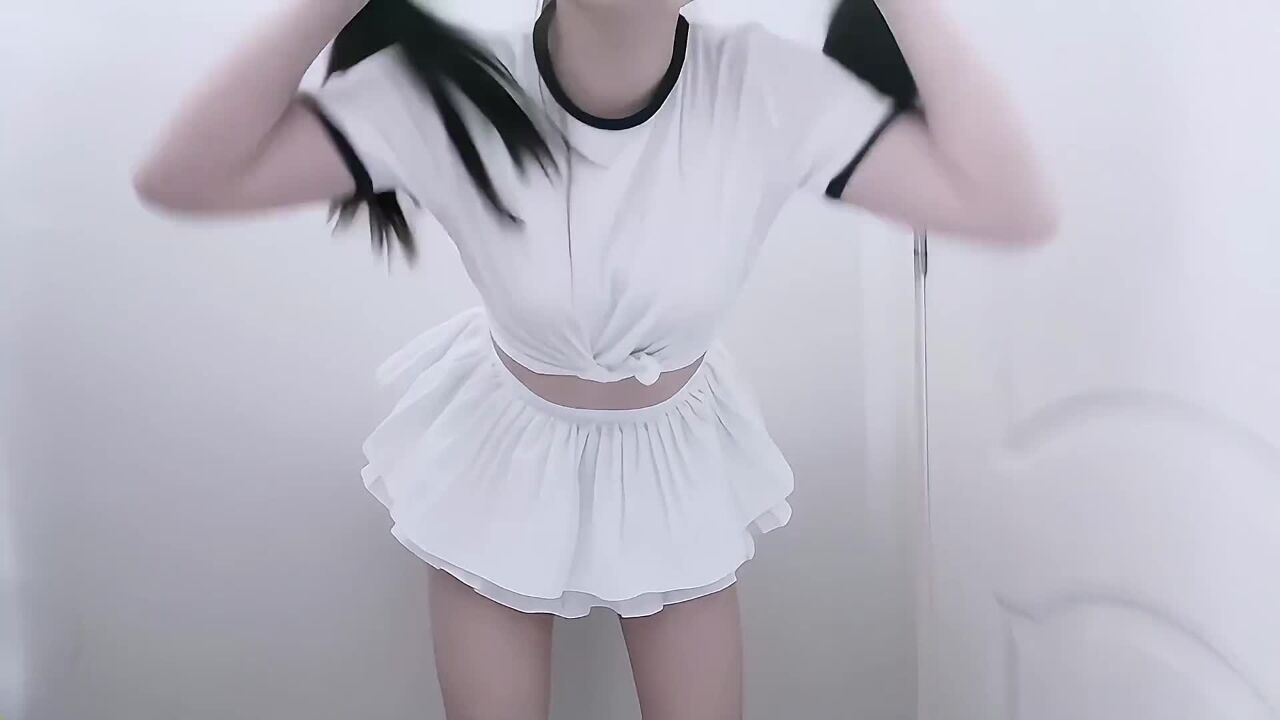 刷到我的时候 你在干嘛 #扭腰 #慢摇 #微胖女生 #扭一扭 #浅跳一下