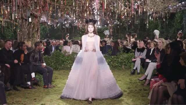 法国著名时尚品牌Dior(迪奥)2017年SS秀场