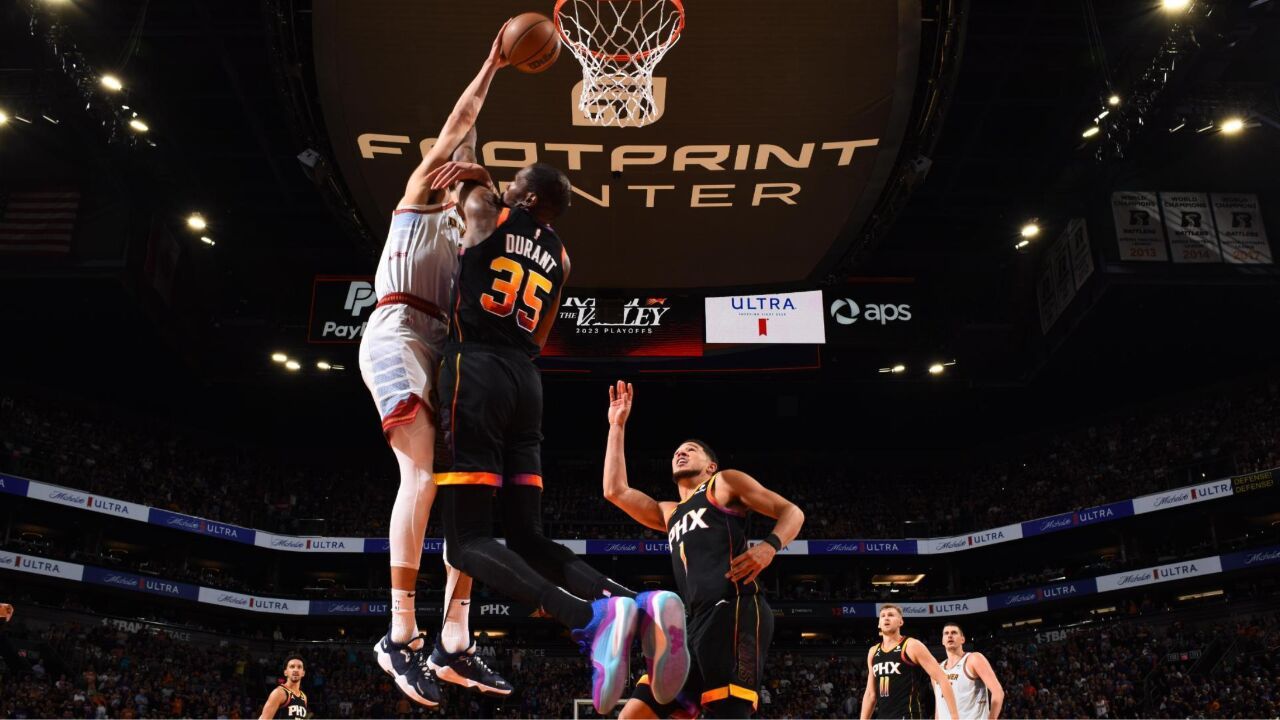 慢镜头还原杜兰特惨遭隔扣!劈头盖脸,当场摔倒坐地上,解说惊呼